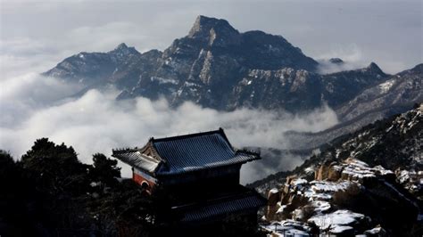 Il Monte Huaniao, Una Montagna Sacra con Viste Panoramiche Mozzafiato!