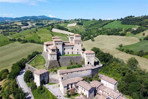  Il Tempio di Qianfo: Una Meraviglia Storica Incastonata Tra le Montagne