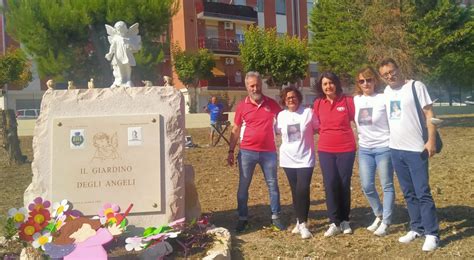 Il Giardino Botanico di Baicheng: Un'oasi di pace immersa nella natura selvaggia!