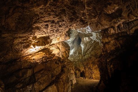  Il Maoling Grotte: Un viaggio fantastico attraverso il tempo e la natura!