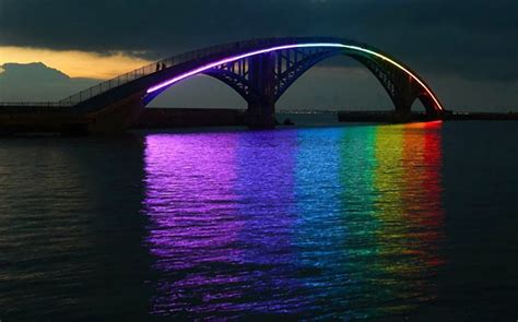 Il Ponte Arcobaleno di Yangjiang: Un capolavoro architettonico che svela la bellezza della natura!