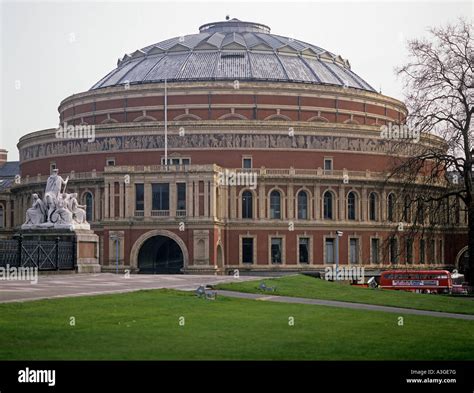 Il Royal Albert Hall: Un gioiello vittoriano e una sede di concerti straordinaria!