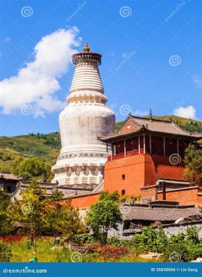  Il Tempio di Guangsheng: Un gioiello architettonico con vista mozzafiato sul monte Wutai!