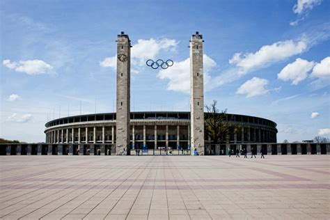 L’Olympiastadion: Un'icona berlinese di storia e atletismo!