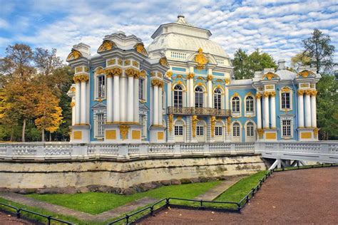 La Casa di Pushkin: Un gioiello architettonico e un santuario della letteratura russa!