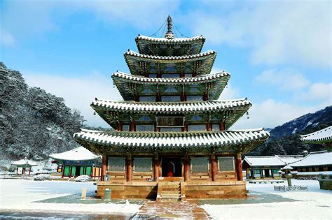 La Pagoda di Zhengyun: Un antico gioiello buddista arroccato sulle montagne!