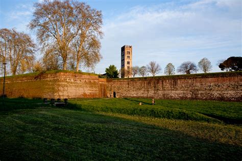  Le Mura di Lucca: Passeggiate Medievali e Splendidi Tramonti